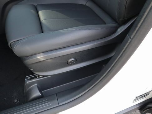 New 2026 Mercedes-Benz GLB 250 4MATIC image 32