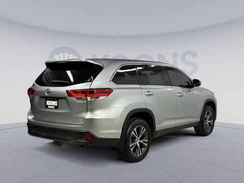 Used 2019 Toyota Highlander LE image 12