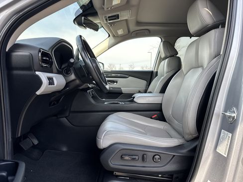 Used 2024 Honda Pilot Touring image 16