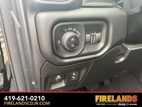New 2026 RAM 1500 4x4 Crew Cab image 9