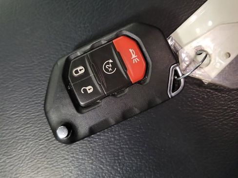 Used 2020 Jeep Wrangler Unlimited Sahara image 16