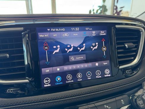 Used 2019 Chrysler Pacifica Limited image 23