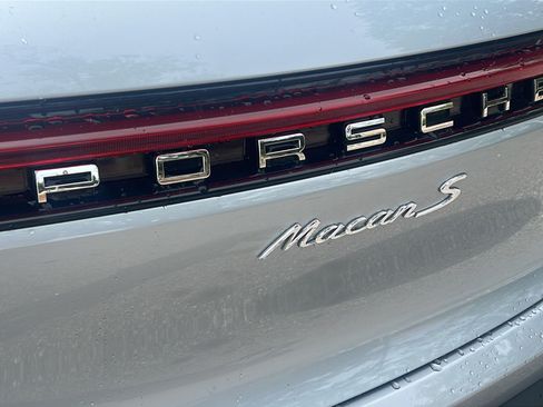 Certified 2025 Porsche Macan S AWD/4WD image 13