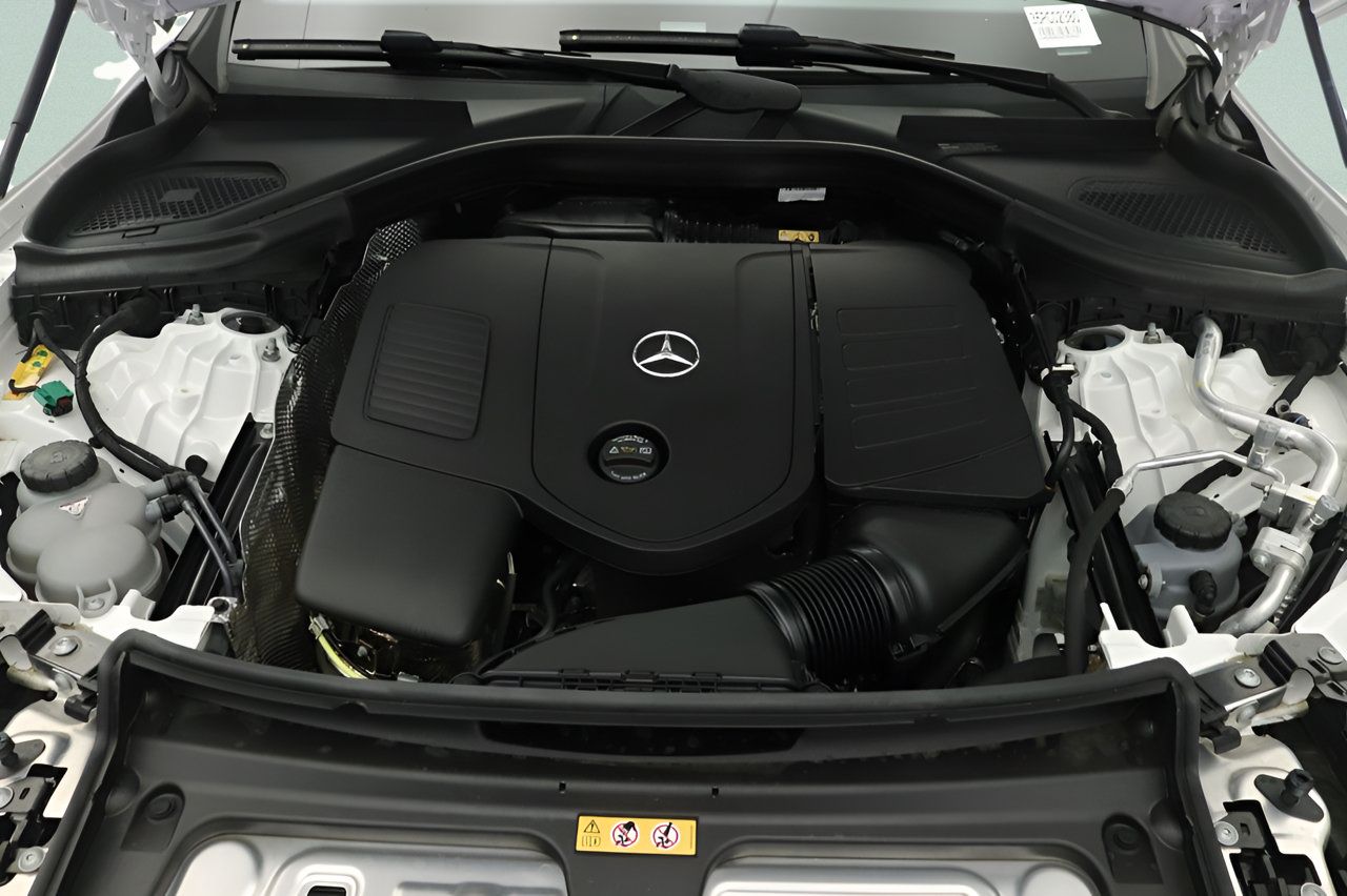 Used 2025 Mercedes-Benz GLC 350e 4MATIC image 24