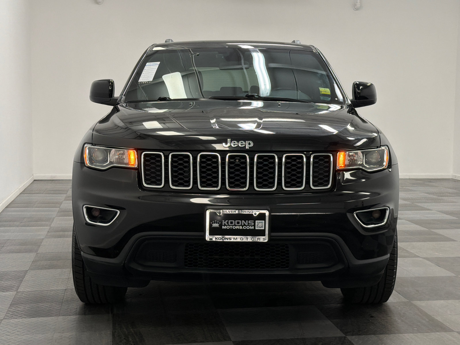 Used 2021 Jeep Grand Cherokee Laredo AWD/4WD image 3
