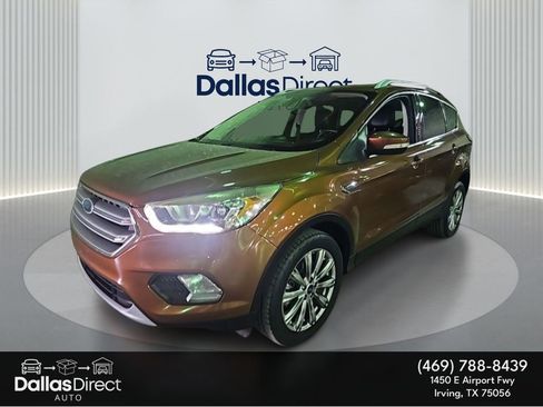 Used 2017 Ford Escape Titanium image 3