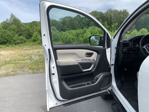 Used 2022 Nissan Titan SV w/ Accessory Utility Package image 13
