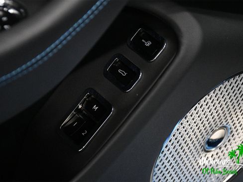 Used 2025 Bentley Flying Spur Plug-In Hybrid image 20