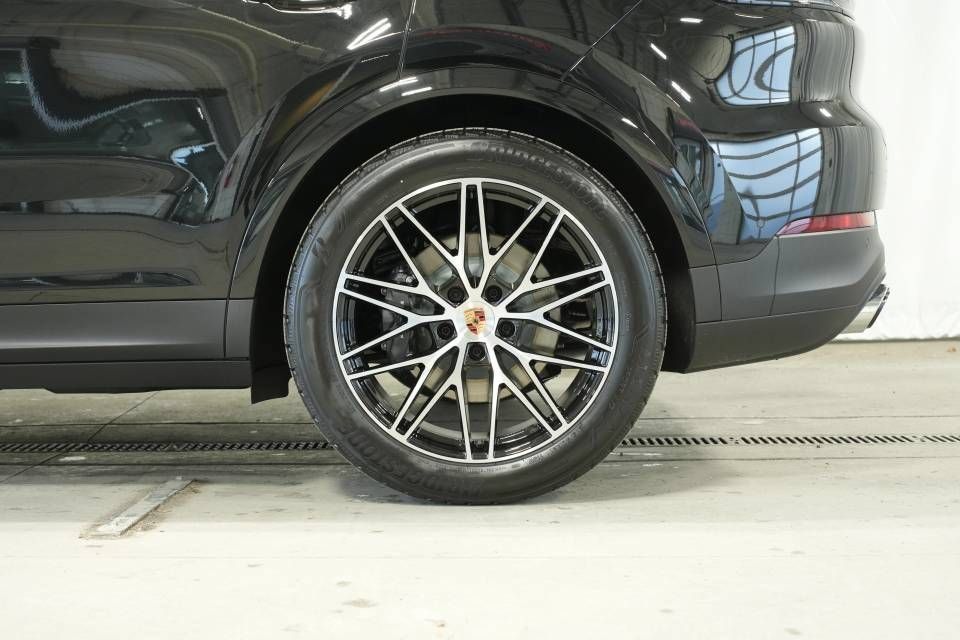 Certified 2026 Porsche Cayenne AWD/4WD image 43
