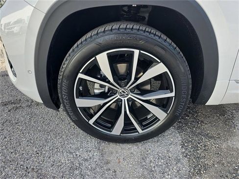 New 2026 Volkswagen Atlas SEL Premium R-Line image 9