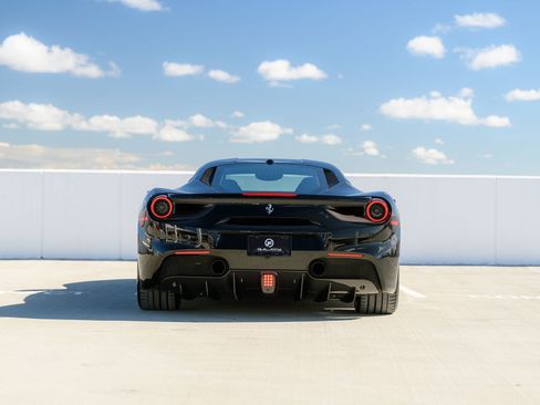 Used 2018 Ferrari 488 GTB image 28