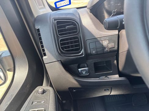 Used 2026 RAM ProMaster 2500 w/ Convenience Group FWD image 32