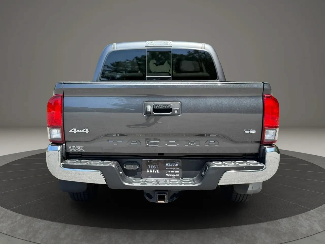 Used 2020 Toyota Tacoma SR5 AWD/4WD image 5
