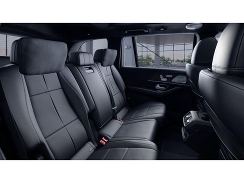 Used 2023 Mercedes-Benz GLS 580 4MATIC image 5