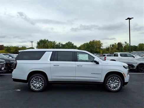 New 2026 Chevrolet Suburban High Country image 2