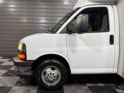 Used 2017 Chevrolet Express 3500 image 36