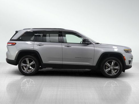 Used 2022 Jeep Grand Cherokee Limited image 6