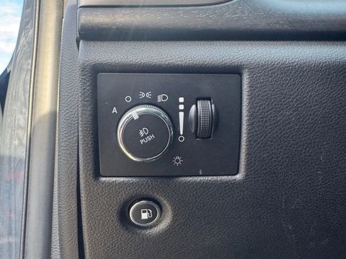 Used 2018 Jeep Grand Cherokee Altitude image 17