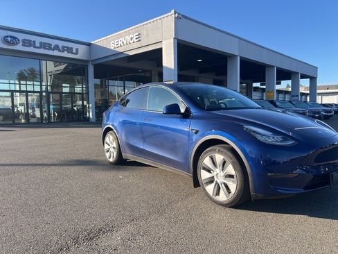 Used 2022 Tesla Model Y Long Range image 4