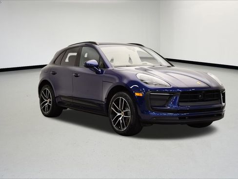 Used 2025 Porsche Macan image 9