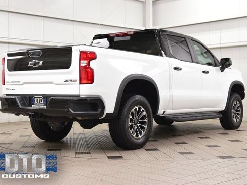Used 2025 Chevrolet Silverado 1500 ZR2 w/ Technology Package AWD/4WD image 8