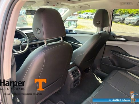 Used 2022 Volkswagen Taos SE FWD image 11