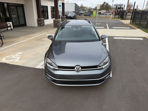 Used 2018 Volkswagen Golf S image 10