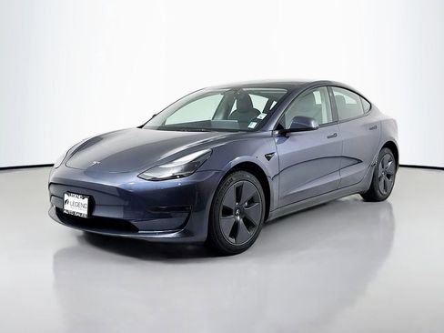 Used 2023 Tesla Model 3 Standard Range image 1