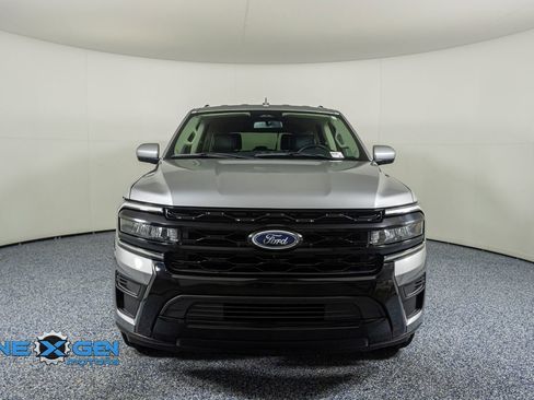 Used 2024 Ford Expedition XLT image 2