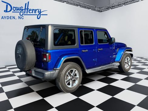 Used 2018 Jeep Wrangler Unlimited Sahara AWD/4WD image 5