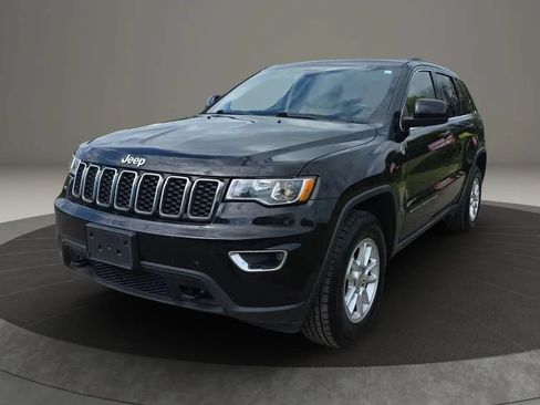 Used 2019 Jeep Grand Cherokee Laredo AWD/4WD image 1