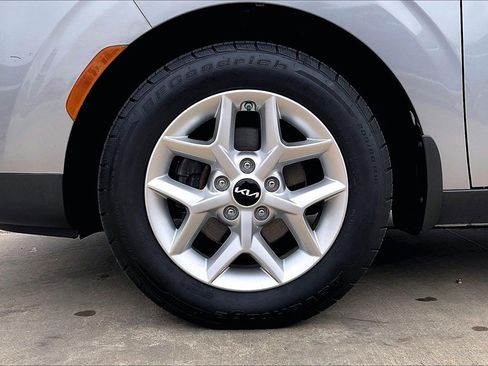 Certified 2022 Kia Soul LX w/ Technology Package image 8