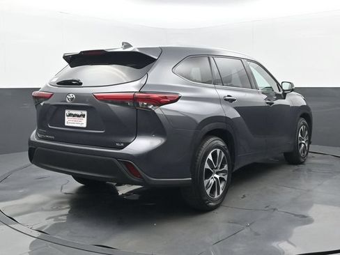Used 2020 Toyota Highlander XLE FWD image 23