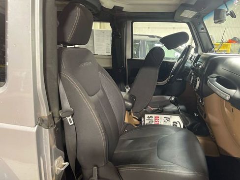 Used 2013 Jeep Wrangler Rubicon w/ PWR Convenience Group AWD/4WD image 25