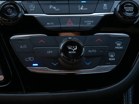 New 2026 Chrysler Pacifica Limited w/ S Appearance Package image 18