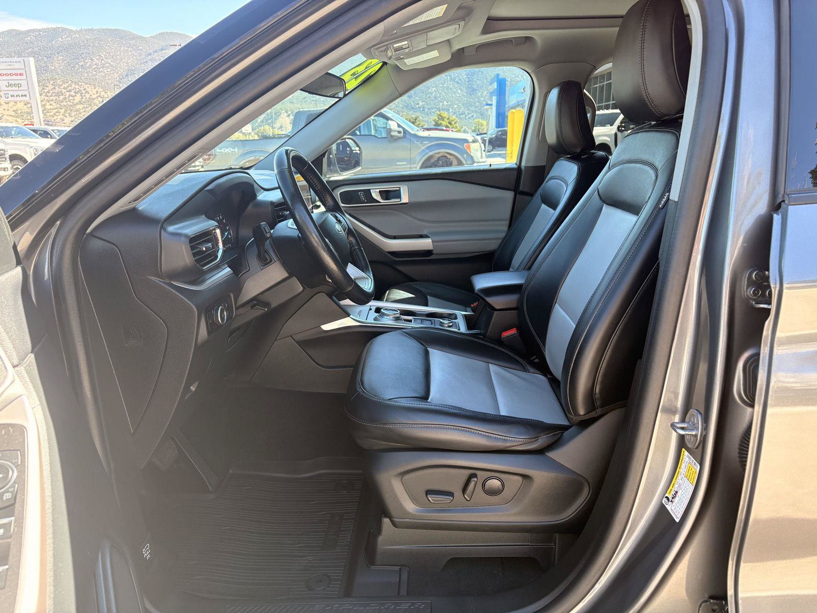 Used 2023 Ford Explorer XLT w/ Equipment Group 202A AWD/4WD image 8