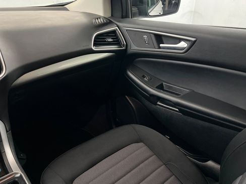 Used 2022 Ford Edge SE w/ Black Appearance Package image 10