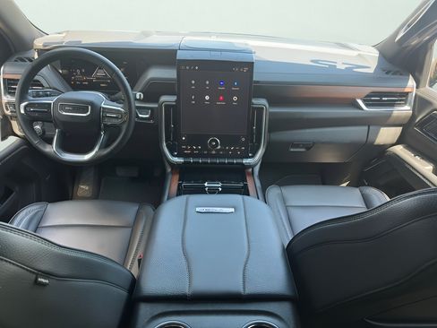 Used 2025 GMC Yukon XL Denali AWD/4WD image 27
