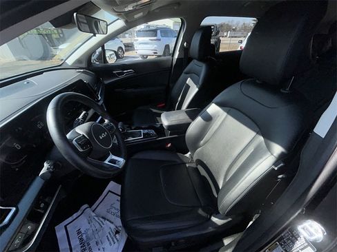 Used 2025 Kia Sportage EX image 15