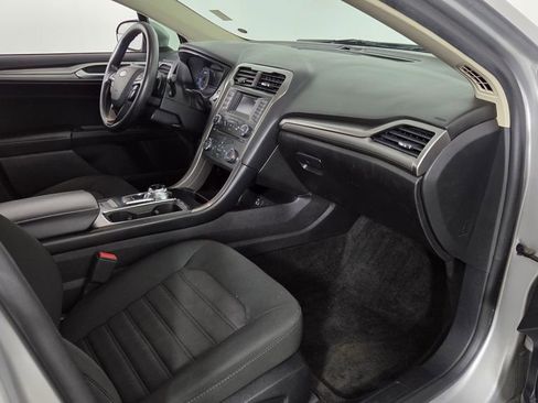 Used 2018 Ford Fusion SE image 32