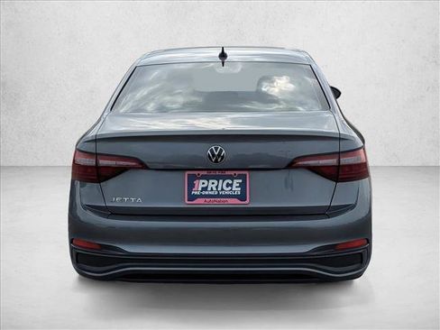 Used 2024 Volkswagen Jetta Sport image 6