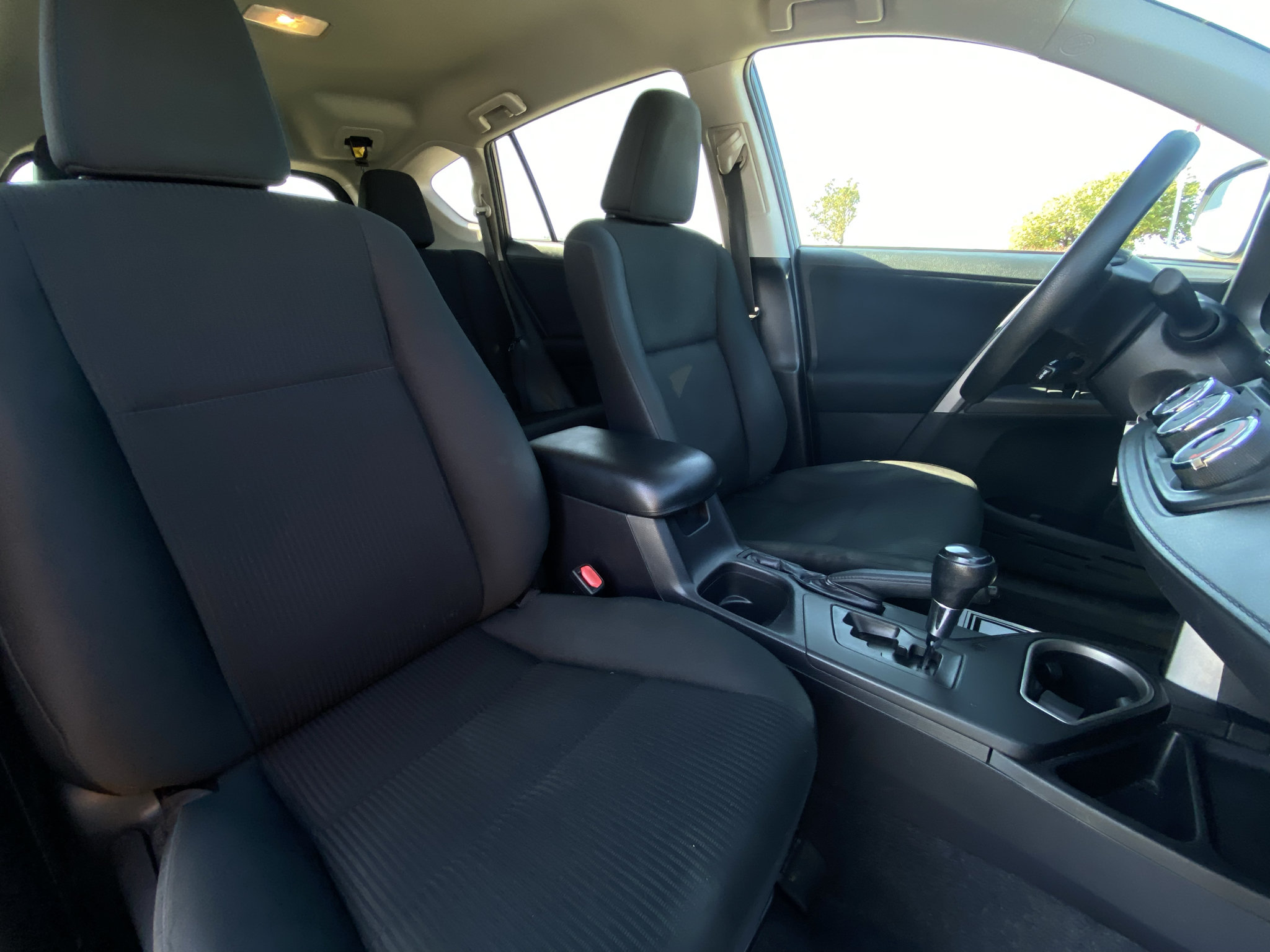 Used 2016 Toyota RAV4 LE FWD image 15