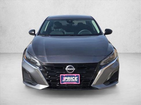 Used 2024 Nissan Altima 2.5 SV image 2