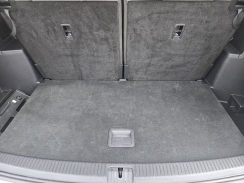 Used 2025 Volkswagen Atlas SE FWD image 32