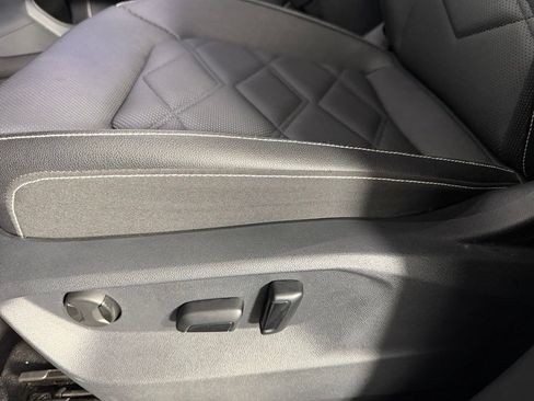 Used 2025 Volkswagen Atlas SE FWD image 22