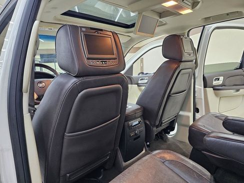 Used 2013 Cadillac Escalade ESV Platinum RWD image 26