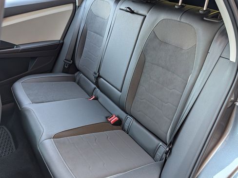 Used 2025 Volkswagen Taos SE image 14