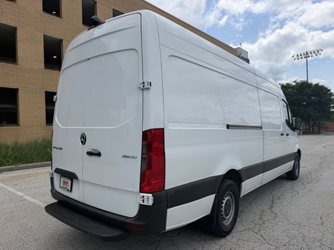 Used 2021 Mercedes-Benz Sprinter 2500 image 9