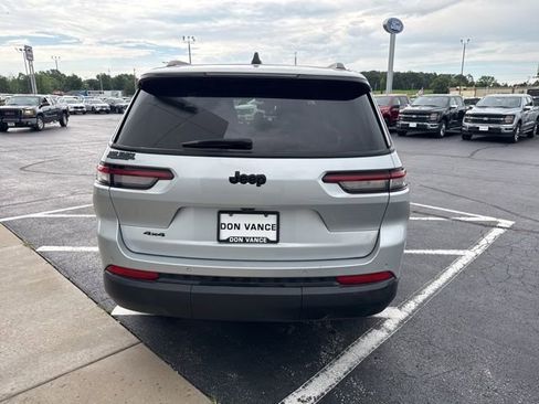 Used 2023 Jeep Grand Cherokee L Laredo image 5