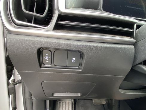 Used 2024 Kia Sorento S image 14